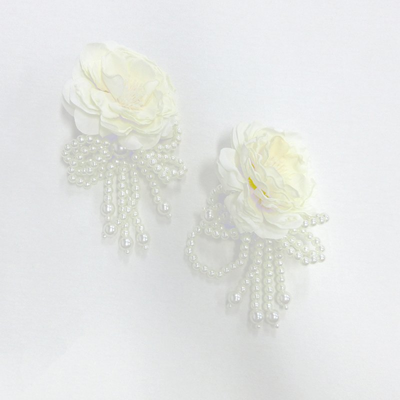 Elegant White Fabric Rose with Pearl Tassel Hair Clip / Brooch Set